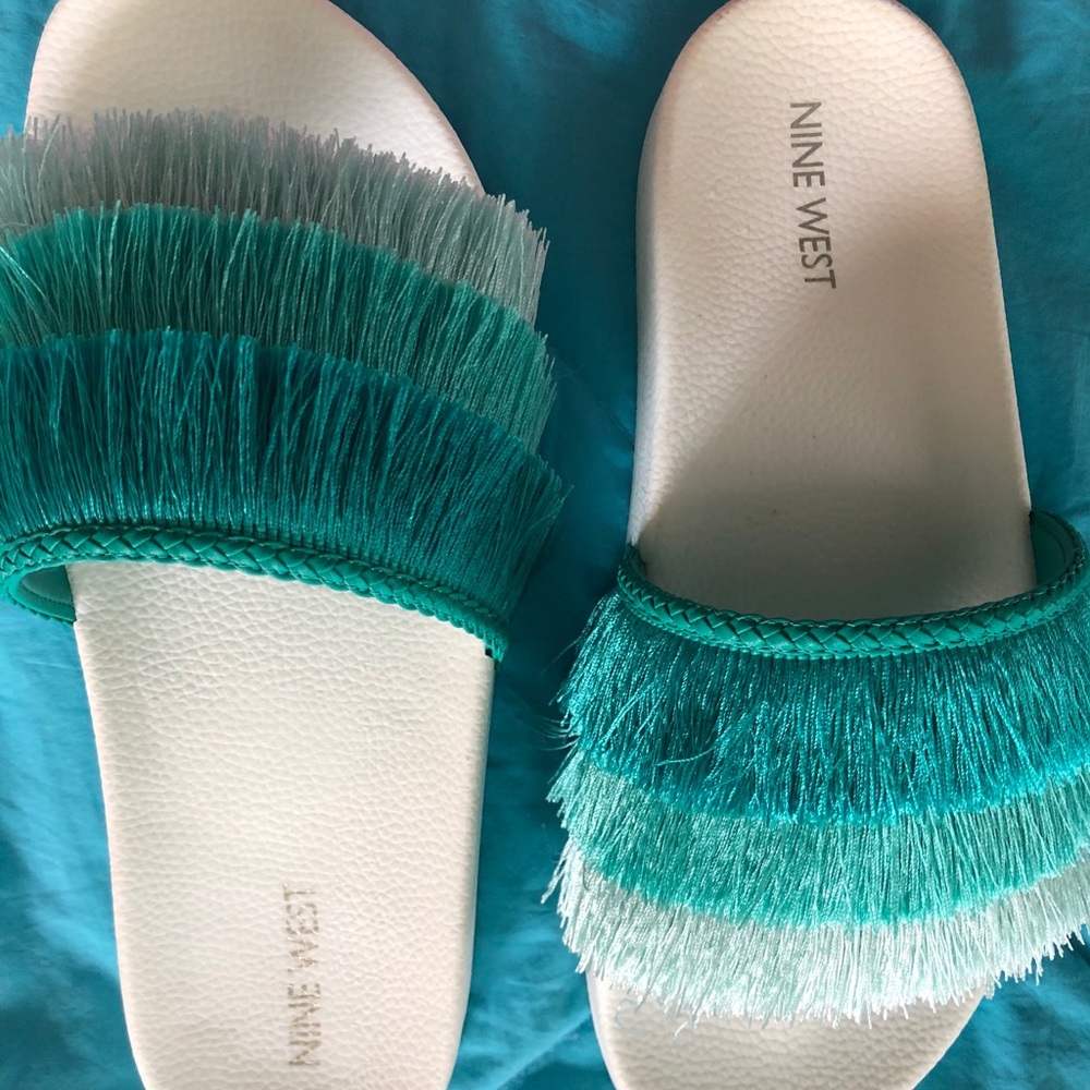 Super cute fringe flip-flops!
